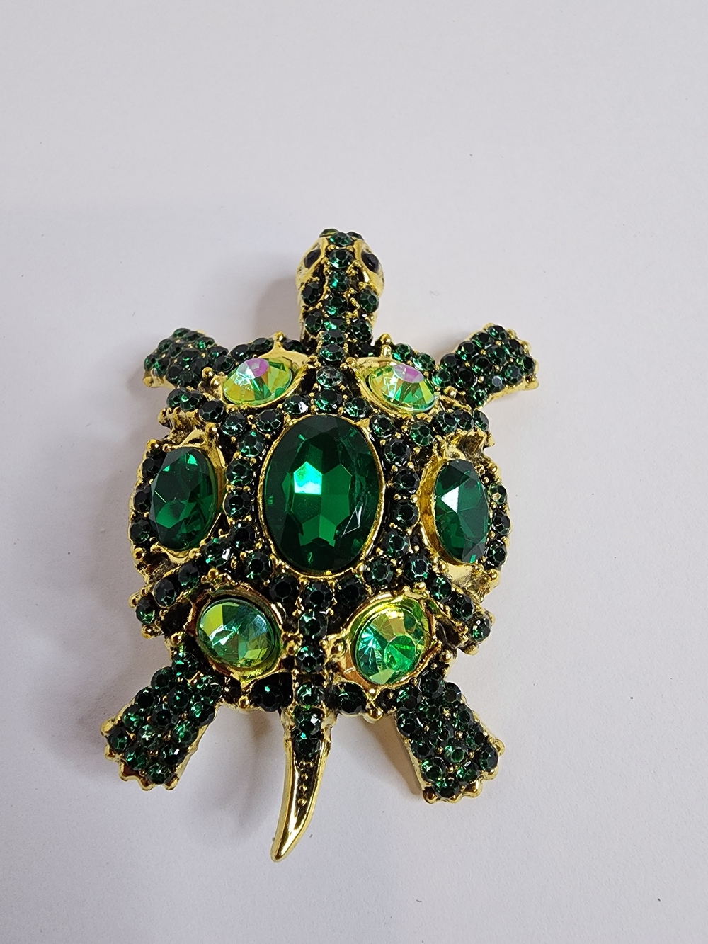 Green Crystal Turtle Brooch - Gold Tone.  New Item